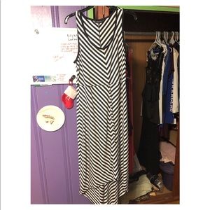 XL Black&White maxi dress (long in the back)